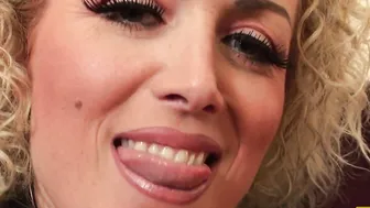 SubSlut Rebecca Smyth: Camera makes her cunt wet