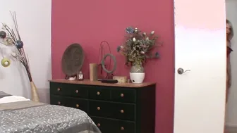 Veronica Spreads Her Pussy for God Daughter Mia
