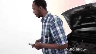 Vehicle mechanics long african dick inside suburban housewife
