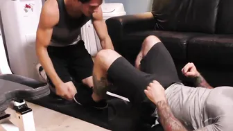 Hunky stepdad hammering twinks tight ass after workout