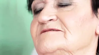 Old Cunt porn video – Hot brunette granny gets her old cunt banged hard and raw