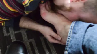 Perverted hunk likes to worship feet and suck those toes
