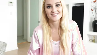 Perfect blowjob by amazing MILF stepmom