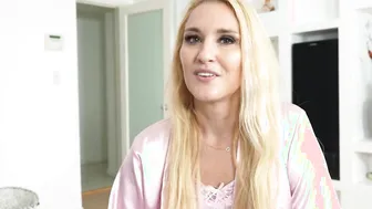 Perfect blowjob by amazing MILF stepmom