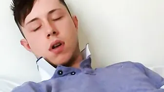 Mutual porn video – Twink Brad fucks cameraman after doing masturbation video