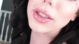 Kinky tbabe Casey Kisses penetrates smooth ass passionately