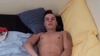 Young man enjoys round of self pleasure with some cumming