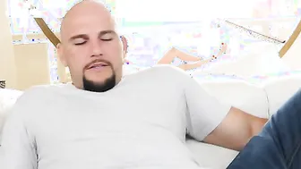Olivia Lua fucking inside the living room with her athletic body
