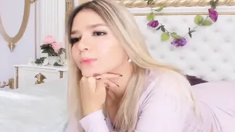 Horny Blonde Very Nice Teasing Live