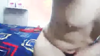 Blonde amateur babe fucking dildo
