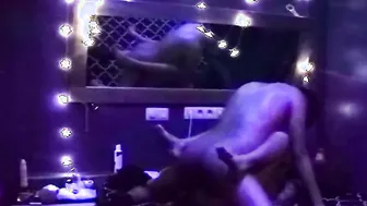 Escorta romanca isi injura clientul
