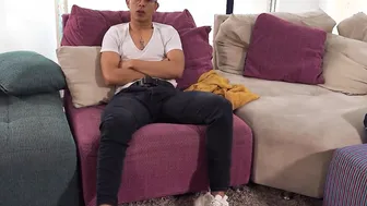 Teen jumps at the chance of fuck a cock