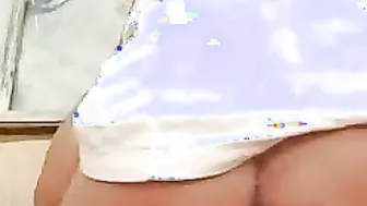 Carolyn Monroes Big Booty Bounces on the Couch