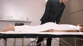 Ye Chenxin getting an sexual strokes to help relieve her tension
