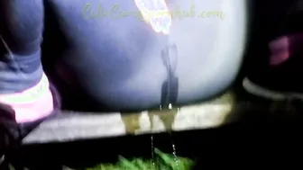 Amateur bimbos into Yogapants Pees Herself on Outdoors Bench