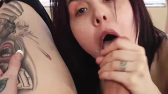Trans vixen Chelsea Marie pounds pussy before facial