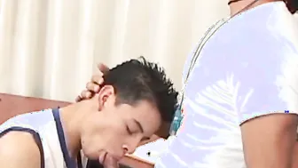 Amateur latino twink cums while anallized hard and fast