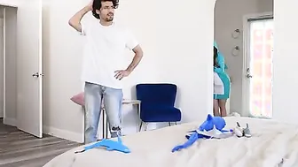 Is That A Shark Into Your Leggings - S26:E3