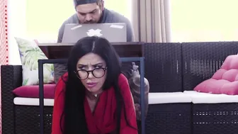 MILF Julia De Lucia gives sloppy BJ while wearing butt plug