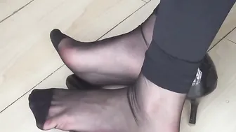 Nerdy Asian Girl Foot Fetish JOI In Nylons