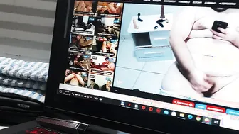 VID_112 ma masturbez uitandu-ma la un video cu mine(4 min) 2