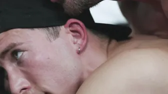 College pornstar Isaac Parker bares his asshole to officer Hans Berlin