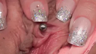 Strokies Exotic Shavelle Love Puts Her Fingers to Work