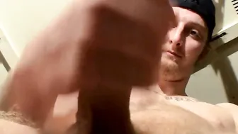 Tattooed straightie Kenneth Slayer wanks off his solid cock