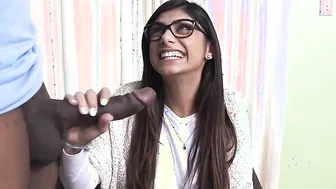 Arab chick Mia Khalifa wants monster black cock inside her