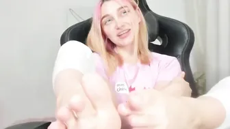 Cam Girl Feet Tease