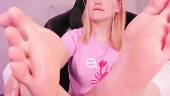 Cam Girl Feet Tease