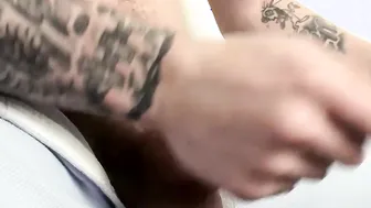 Young tattooed homo wanks off his hairy dick and cums