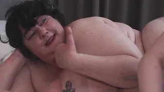 Submissive Teeny eating the asses from two BBW cougars