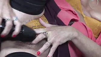 Hairy Ellen B loves to fool around with her fuckmachine