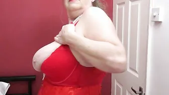 Mat porn video – Naughty British mature lady getting frisky