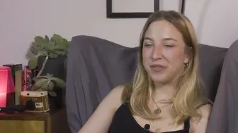Zoe drives you kinky ...