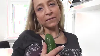 Mat porn video – Naughty German mom playing with a cucumber