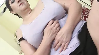 This horny mature BBW loves to play alone
