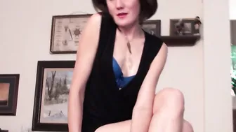 hairy American housewife playing with herself