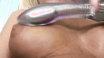 Sexy MILF gets fisted for X-Mas