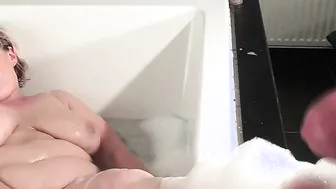Naughty mature slut taking a bath and getting wet