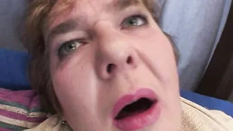 Mat porn video – Chubby mama getting off on her pussy
