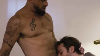 Bearded stud Alpha Wolfe worships muscular bear Max Adonis sexy feet