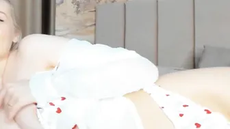 White Babe Horny Fuck Her Pussy