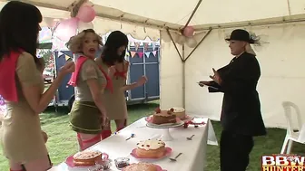 Plumper having an orgy in public