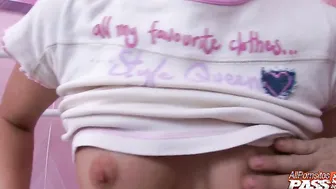 Hot amateur bares it all