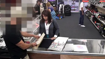 Thick pawnshop amateur blows POV dick out back