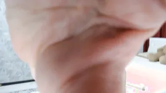 A cunt with mouth with a juicy figure masturbates and squirts