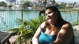 Nerdy BBW Ann Shows Her Assets