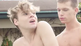 Two twinks having the time of their lives with bareback sex
